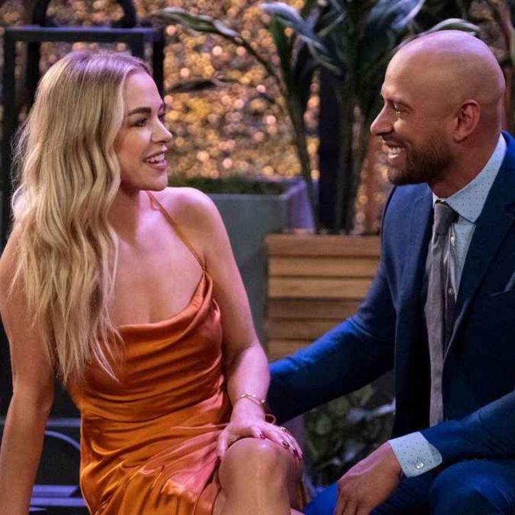 cover art for Love Is Blind Season 5 Eps 1-4 - Genuinely and Earnestly Interested in Rocks