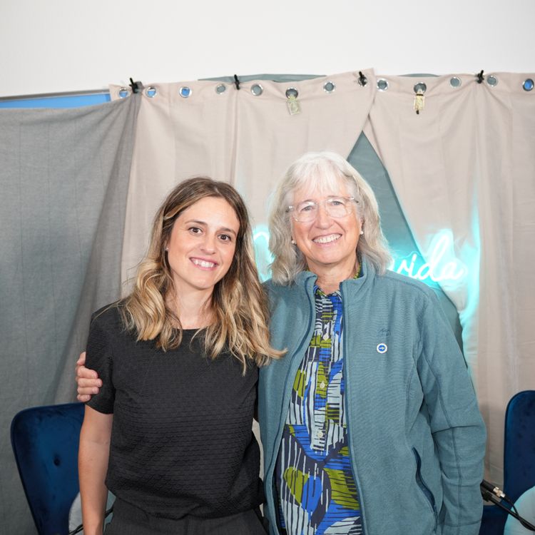 cover art for Cómo superar el trauma: Dra. Becca Johnson “Las víctimas creen que tienen la culpa”