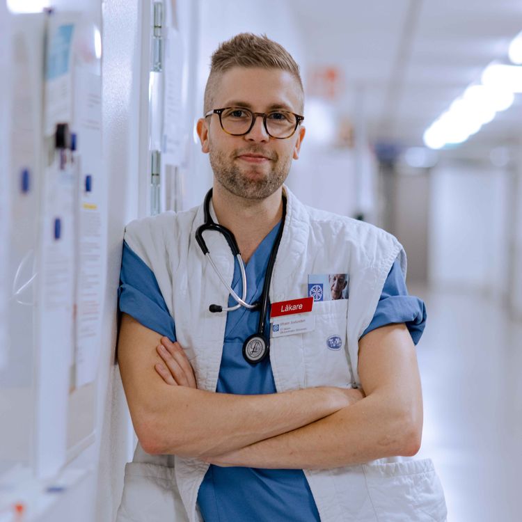 cover art for Ledarskap i praktiken med Efraim Jovlunden