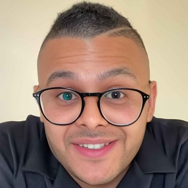 cover art for NÉ EN ÉGYPTE, IL A TOUT FAIT POUR VENIR VIVRE EN FRANCE 