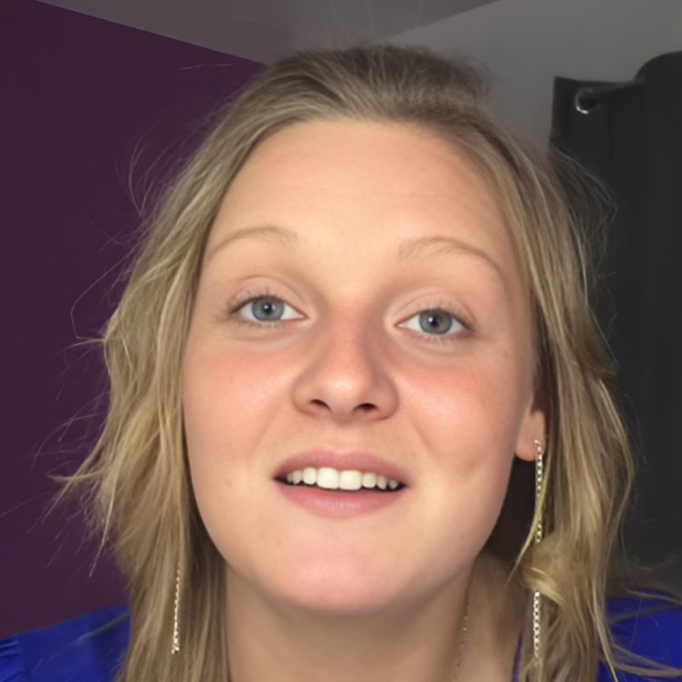 cover art for NÉE SOUS X ELLE A TOUJOURS VOULU SAVOIR D'OÙ ELLE VENAIT