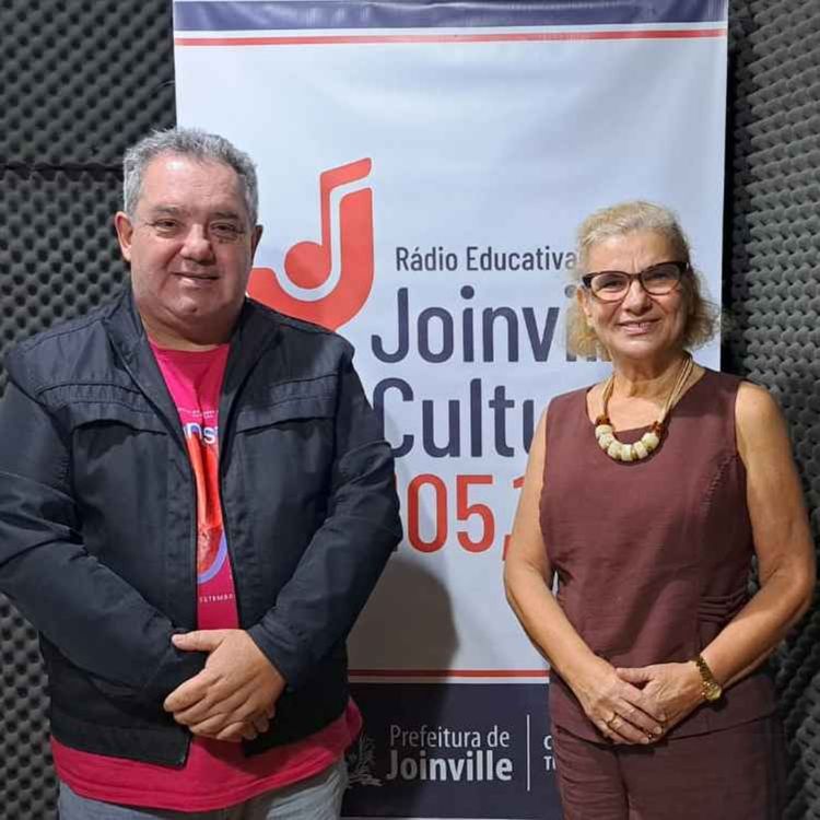 cover art for PAPO EM DIA - Exposição “Vida e Arte no Cemitério do Imigrante de Joinville" - Dolores Carolina Tomaselli, Historiadora e Diretora Executiva da Cultura Alemã de Joinville