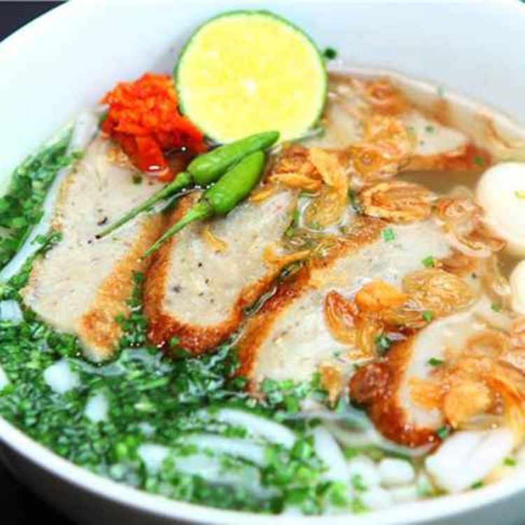 cover art for "Bánh canh chả cá Nha Trang - Hương vị biển trời miền Trung trong một món ăn đơn giản