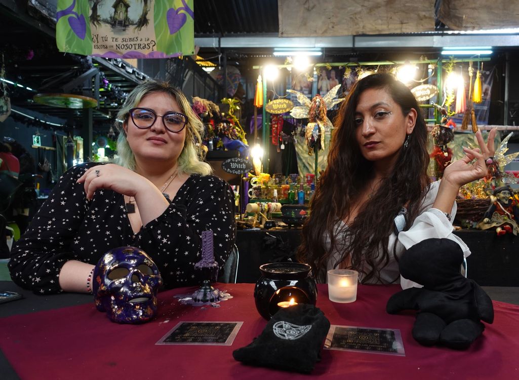 cover art for Relatos Paranormales en Villa Bruja Bazar Mágico