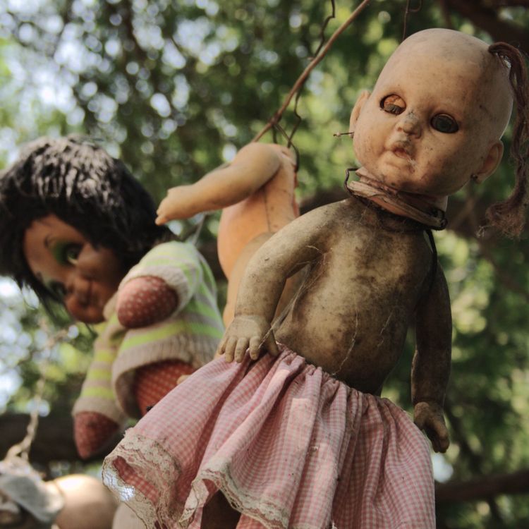 cover art for Ep 37 - Island of the Dolls, Isla de las Muñecas