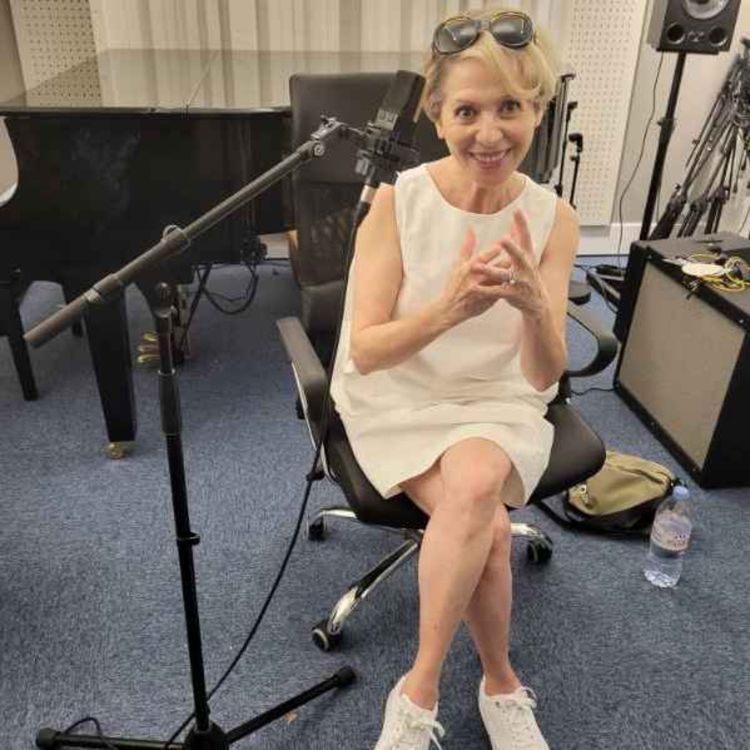 cover art for Faire Carrière dans le Journalisme - Nadia Aubin