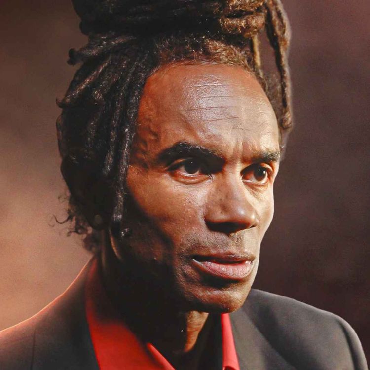 cover art for IL FAIT SEMBLANT DE CHANTER ET DEVIENT UNE STAR MONDIALE DE LA CHANSON !