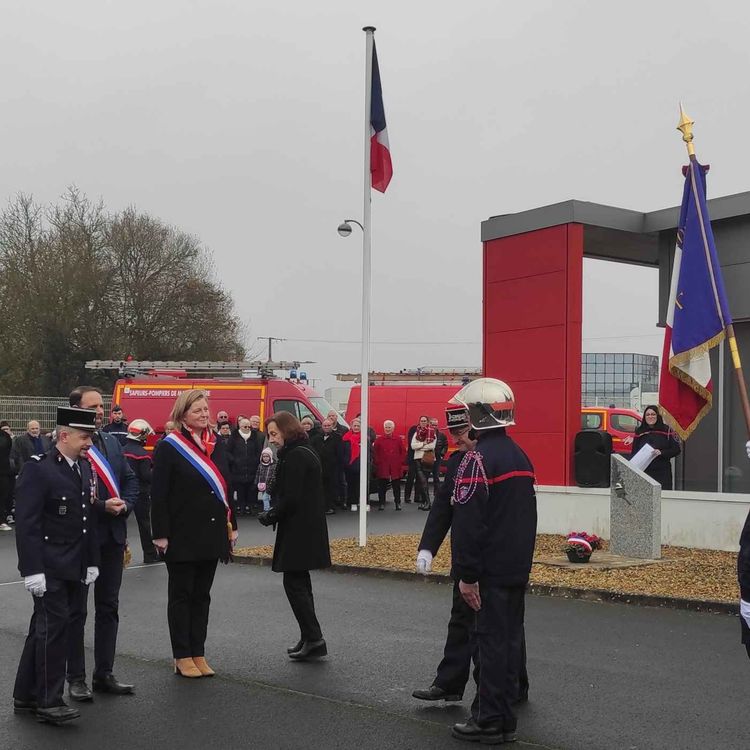 cover art for Noyant-Villages. Les pompiers se réunissent pour la Sainte-Barbe - Franck Pay - vendredi 20 décembre 2024