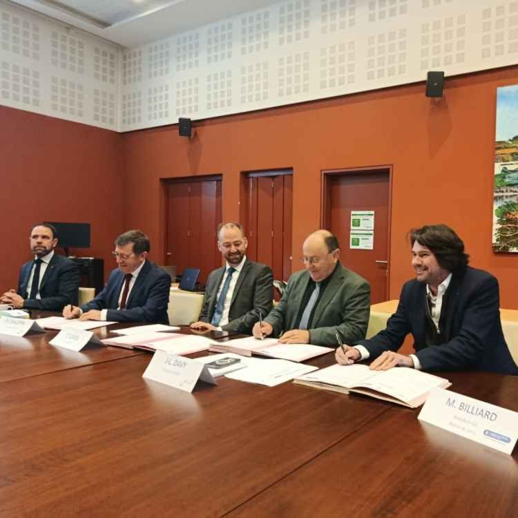 cover art for Noyant-Villages. Extension de la Salamandre à Lasse : signature d’une convention - Jean-Luc Davy - vendredi 9 janvier 2026