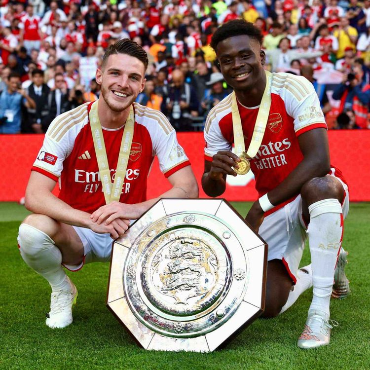 cover art for ARSENAL COMMENCE SA SAISON AVEC UN TROPHÉE !