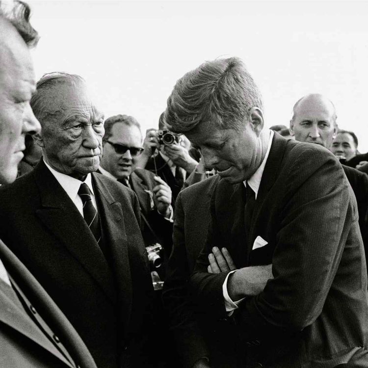 cover art for Les Russes répondent par le mur