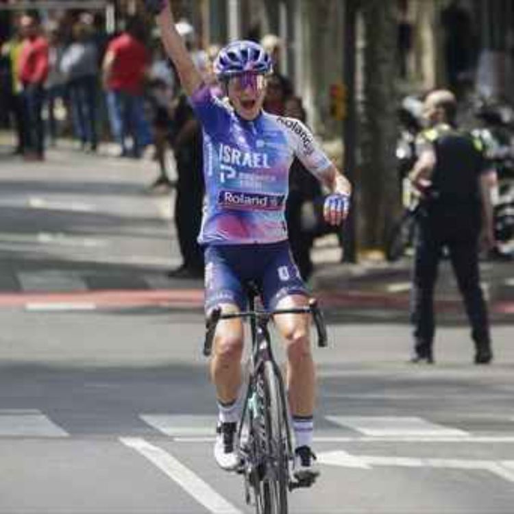 cover art for Interview Show - Claire Steels