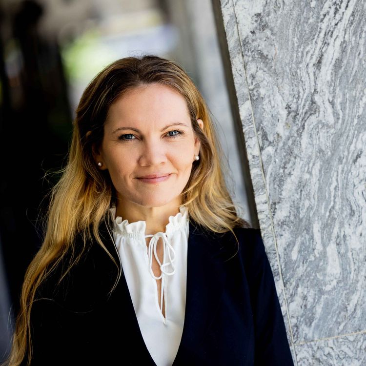 cover art for En god dose humor: Maria Hessen Jacobsen - forsvarsadvokat og partner i Elden