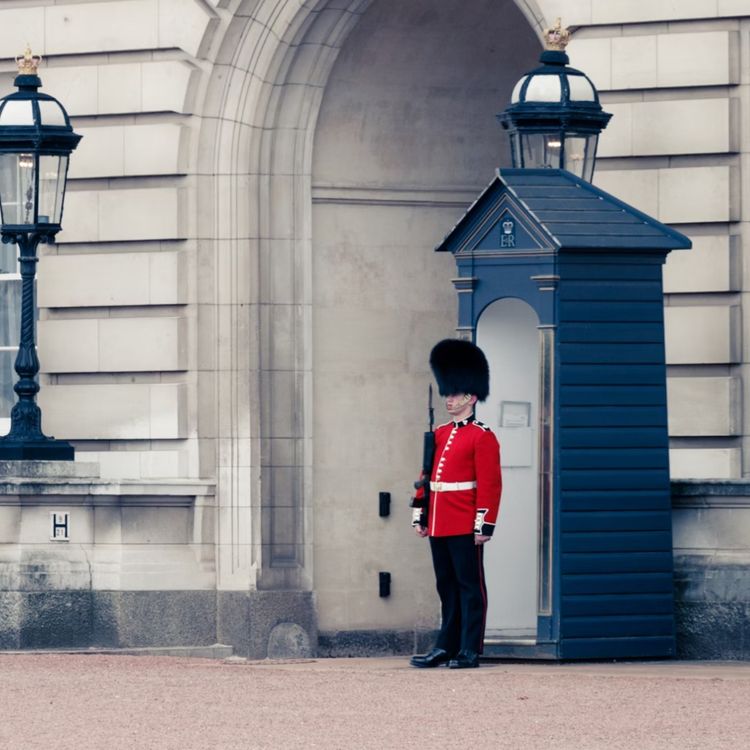cover art for Challenging the monarchy: Britain after Elizabeth II