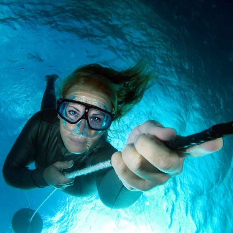 cover art for #22 - Annelie Pompe - World record holder in freediving, mountaineer of the 7 summits and mother of Doglas