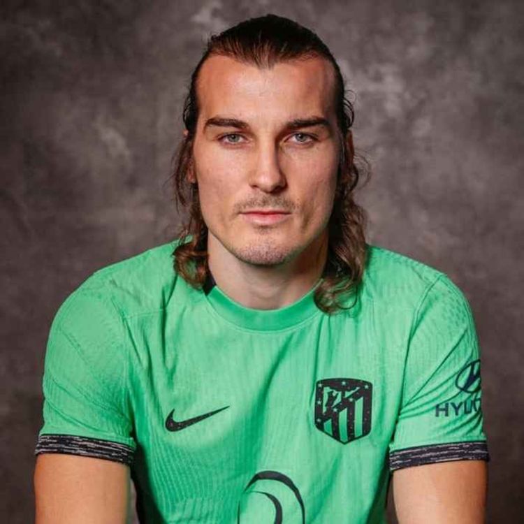 cover art for Pourquoi l'Atlético Madrid joue avec un maillot vert ?