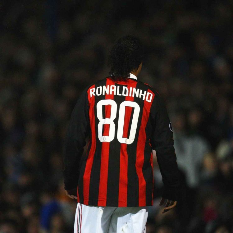 cover art for Pourquoi Ronaldinho portait le numéro 80 à l'AC Milan ?