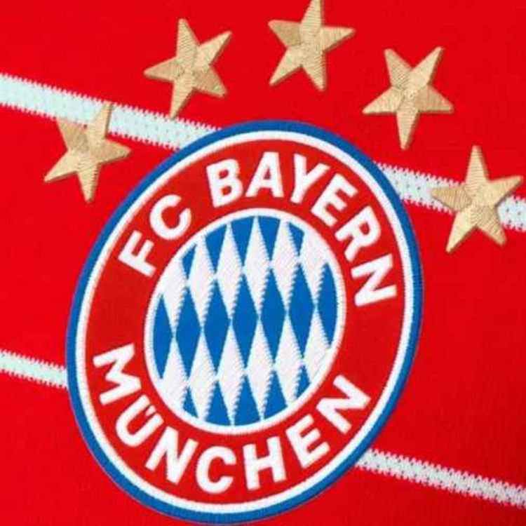 cover art for Pourquoi le Bayern Munich a 5 étoiles sur son maillot ?