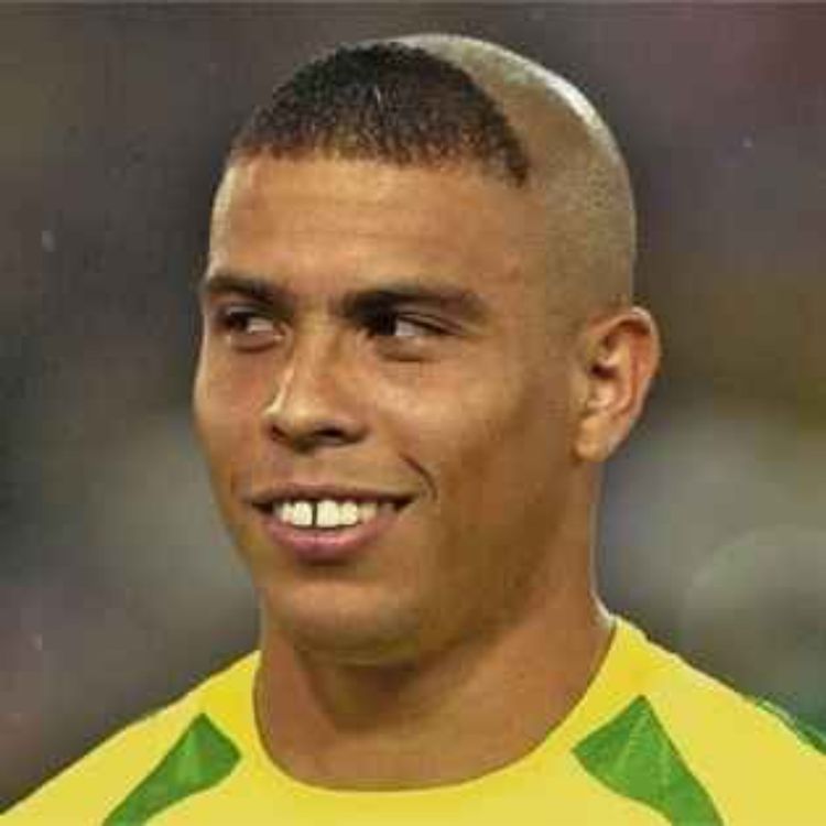 cover art for Pourquoi Ronaldo a fait cette coupe de cheveux en 2002 ?
