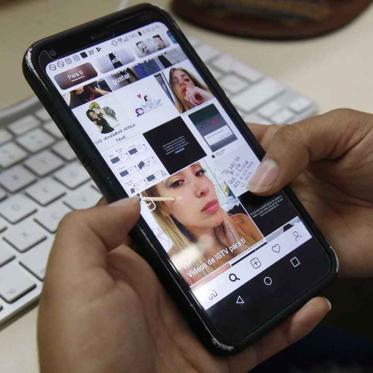 cover art for El Impacto Silencioso: Cómo el Mal Uso del Teléfono Afecta Tu Bienestar