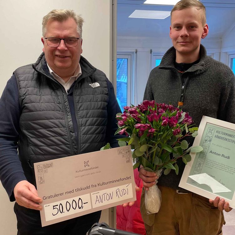 cover art for - E har itte all verdens med peng, sa Anton rett før han ble overrasket med stipend