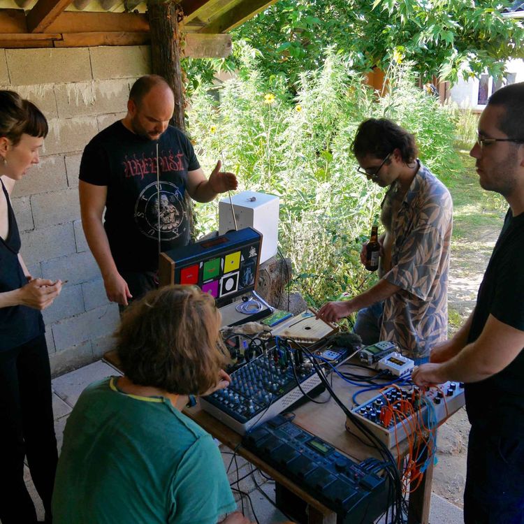 cover art for Episode 1 : ce qu'on a fait cet été