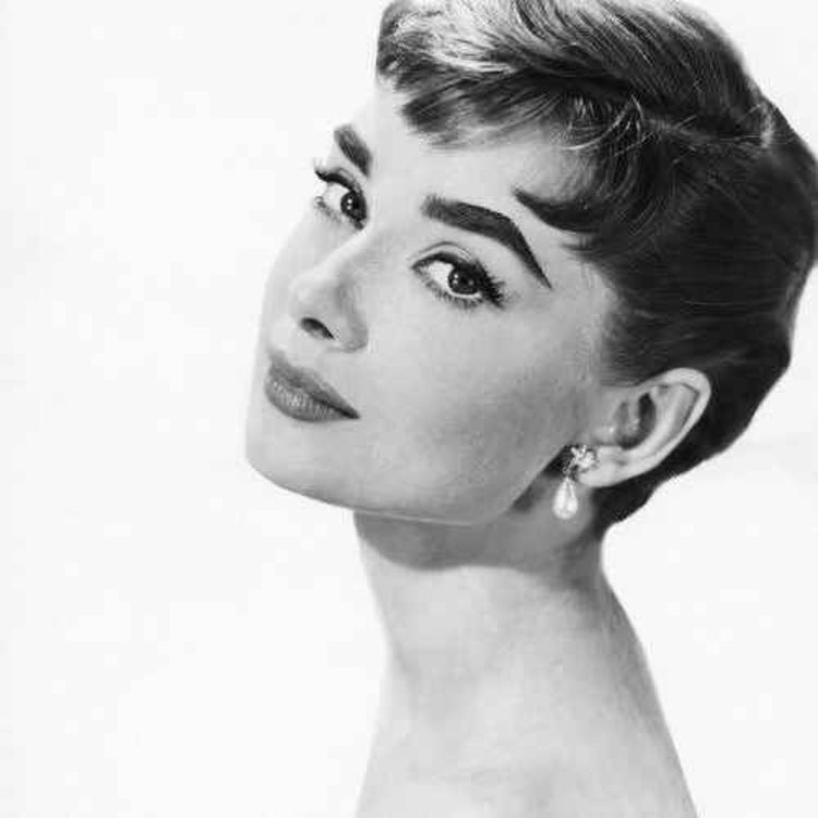 cover art for آدری هپبورن✨ (قسمت اول)