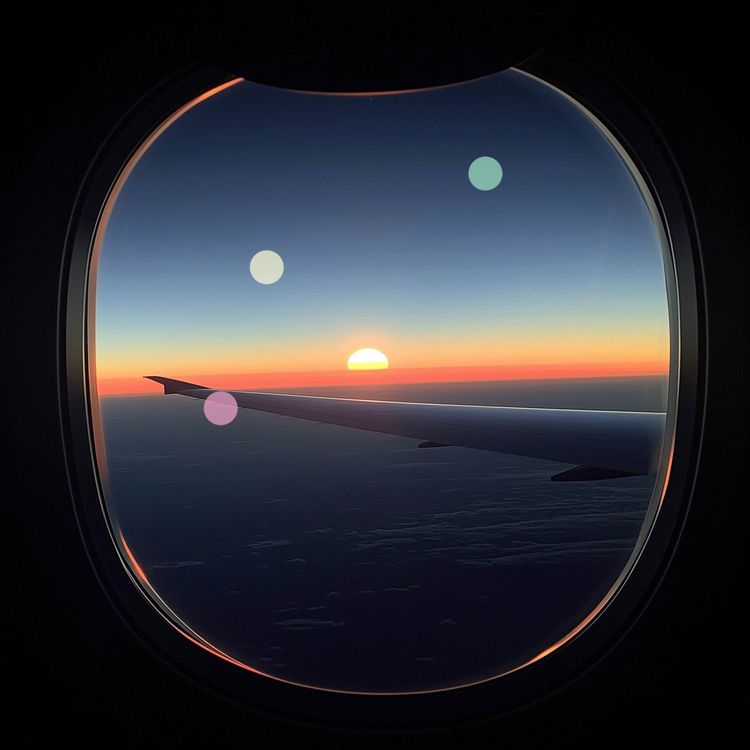cover art for رحلة ليلية | مقصورة الدرجة الأولى على ارتفاع 40,000 قدم