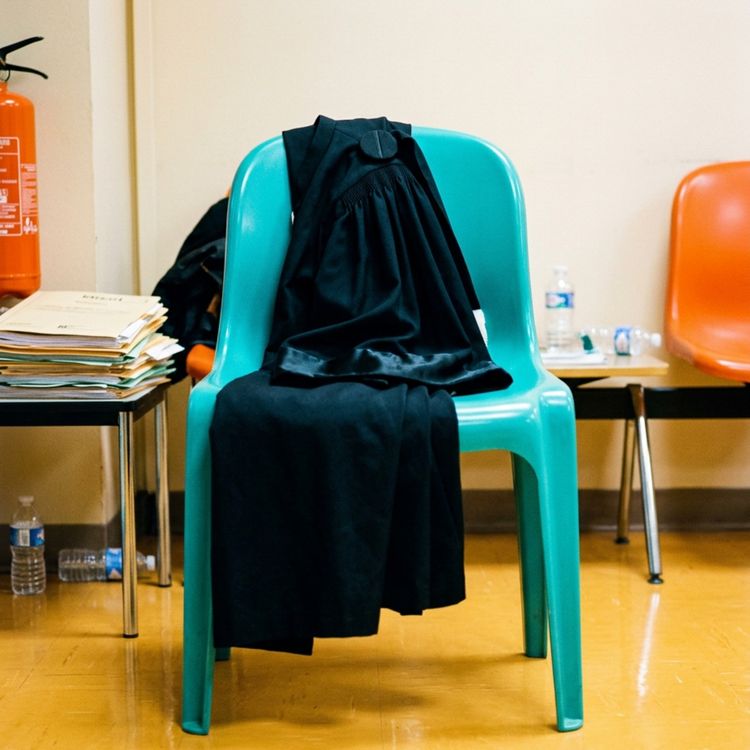cover art for Défendre les pauvres, payer ses charges : elle est avocate dans le 93