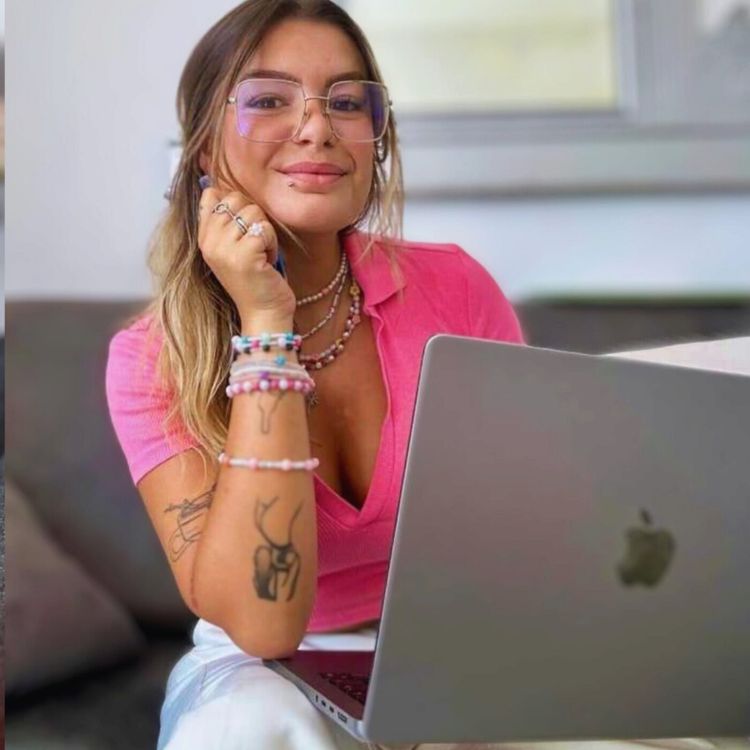 cover art for En CDI, elle n'est plus payée depuis 8 mois