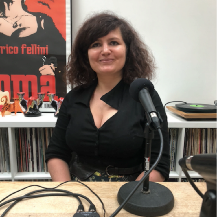 cover art for Ophélie, activiste féministe : son fric, sa bataille