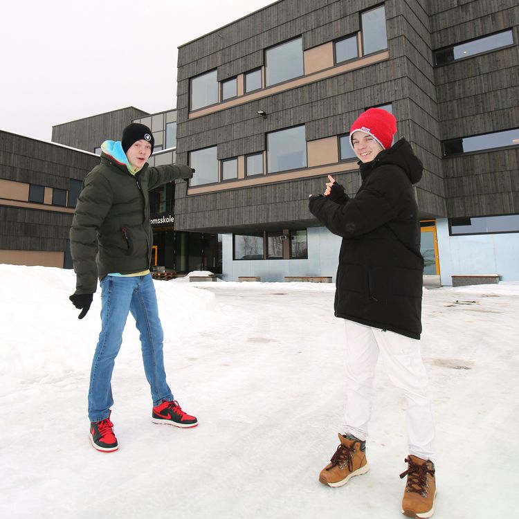 cover art for Hvordan er det på innsiden av nyskolen?