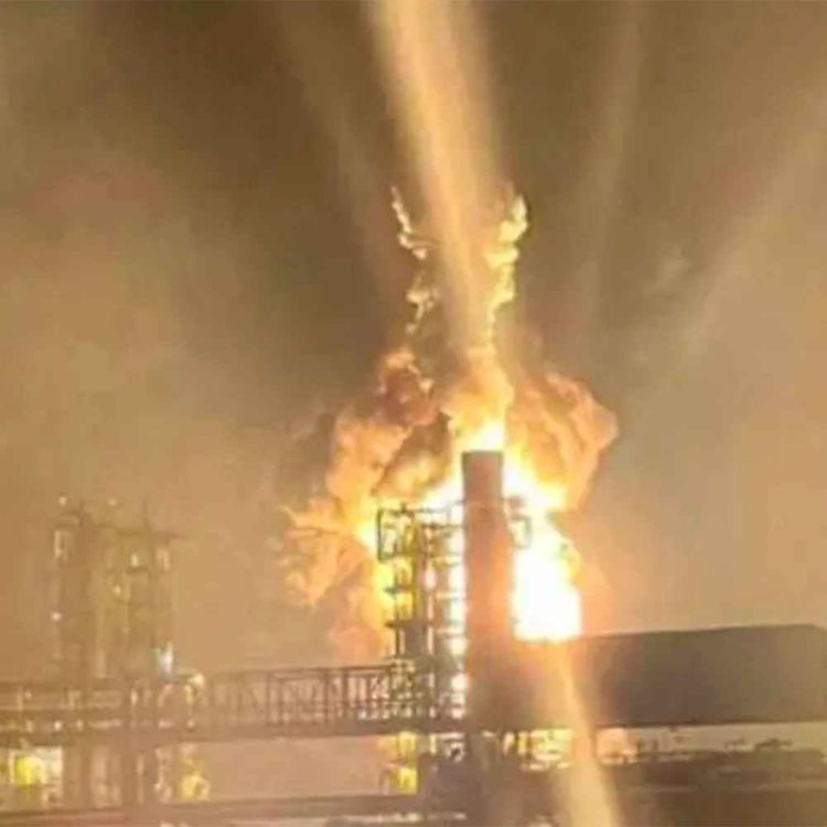 cover art for Huge explosions across Russia as Ukraine blows up more key oil facilities & ‘massive losses’ reported around Kupyansk