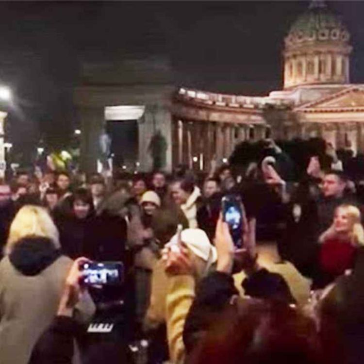 cover art for Crowds in St Petersburg sing about overthrowing Putin