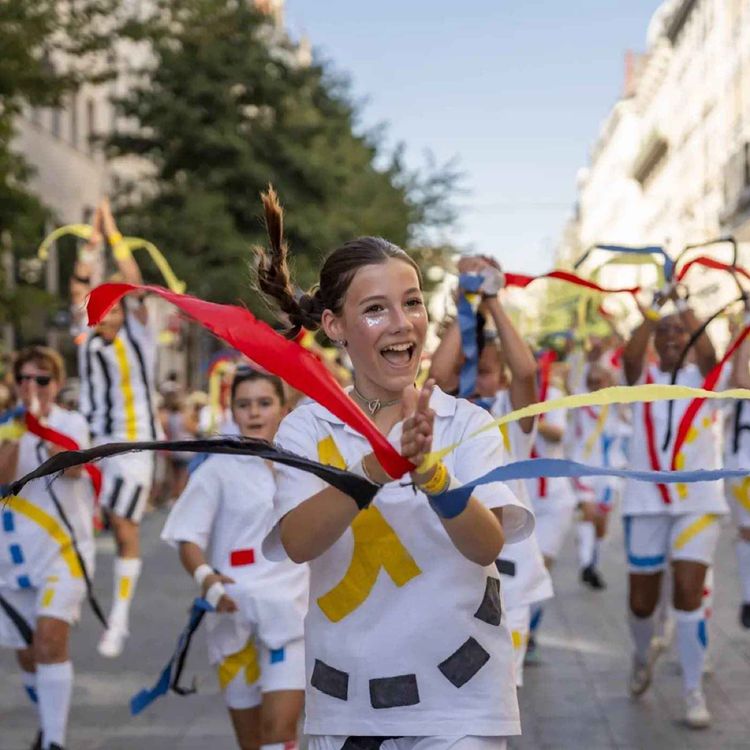 cover art for Biennale de la Danse 2025 : défilé en "danses recyclées"
