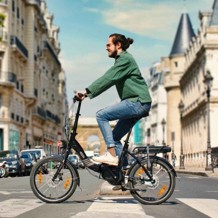 cover art for Leon Cycle choisit Lyon pour son siège France