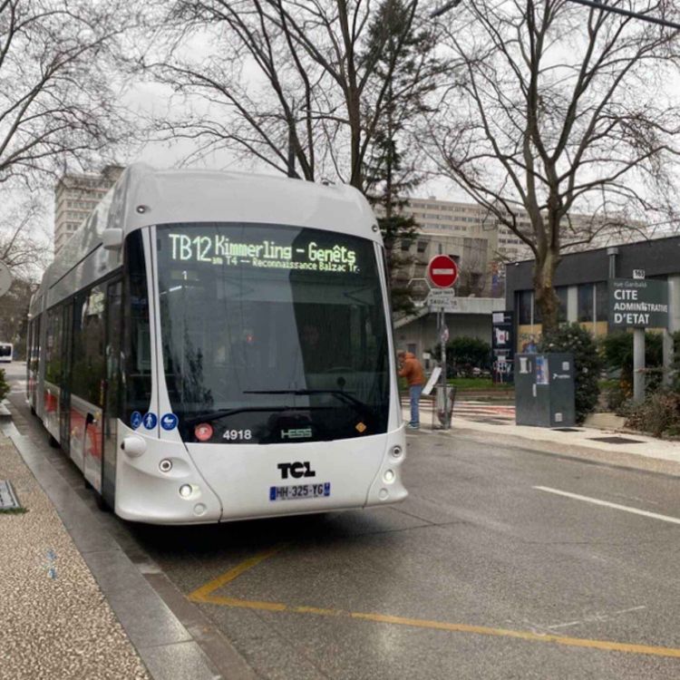 cover art for TB12 : les avantages d'un tram, la flexibilité d'un bus