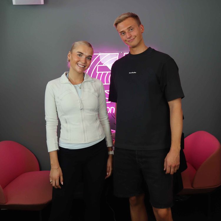 cover art for Frida Leonore: Influenserkarriere, sosial angst, kjæreste, og kjendismøter i USA