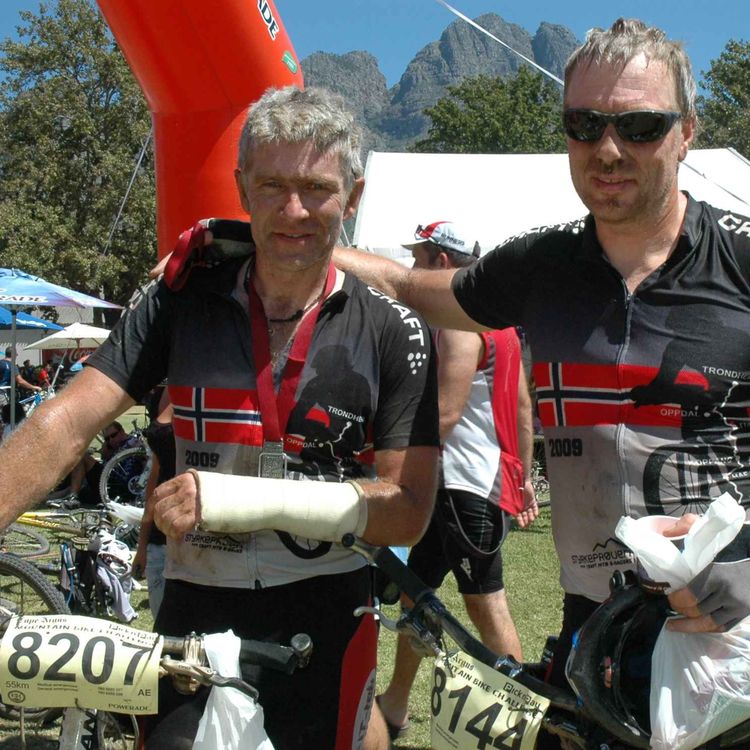 cover art for SØRF-PODDEN Episode 11. Politikk og hvem var Jørn Dybdahl?