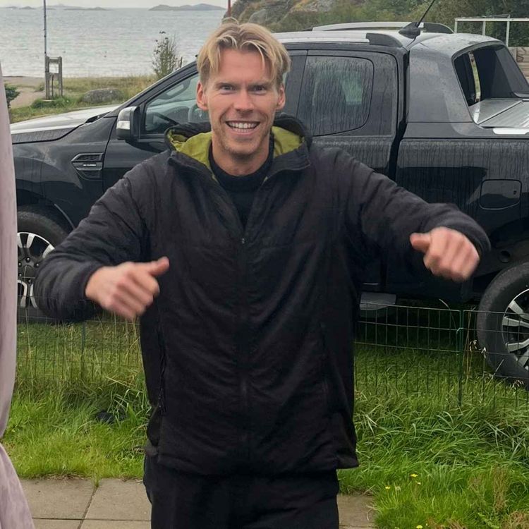 cover art for SØRF-PODDEN Episode 33. Markus Karlsen