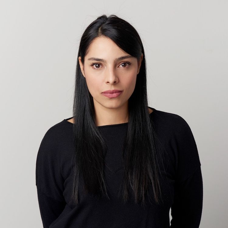 cover art for 7 | Saltar del yo al nosotros | Margarita García Robayo [T0]