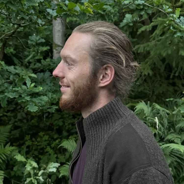 cover art for Mit personlige skift fra Bullshit TV til kærlighed, empati og forståelse - med Mads Skole 1