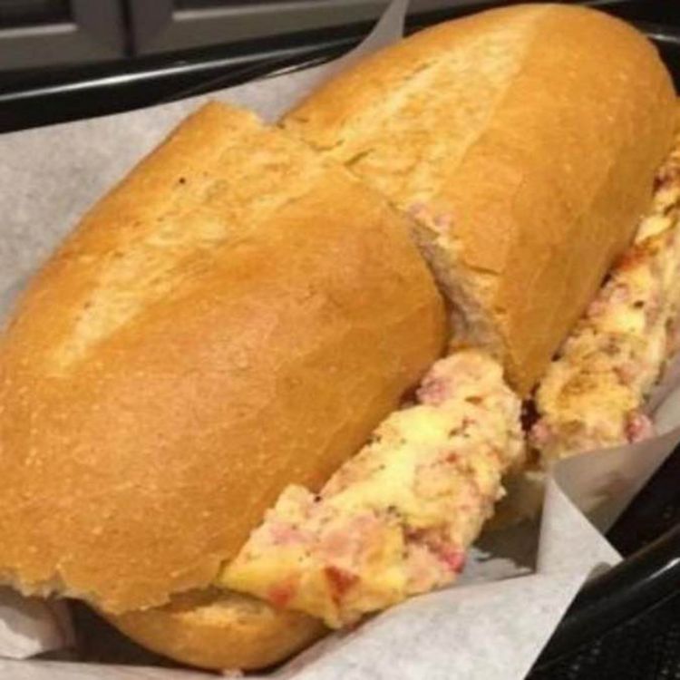 cover art for Bocadillo de tortilla con embutido - La Garriga