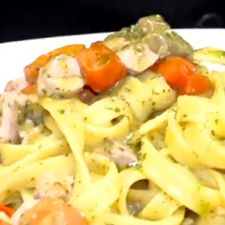 cover art for Pasta al Pesto con atún tomates cherry y alcaparras