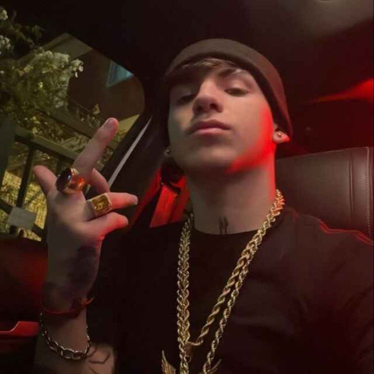 cover art for HACERME RICO - IL NENE DE ORO FT AKRIILA 