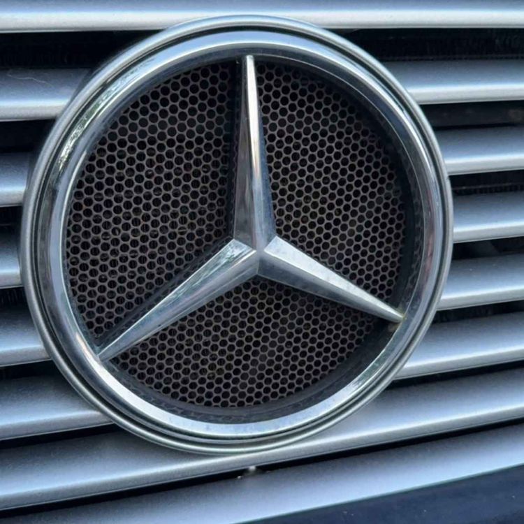 cover art for Endelig Geländewagen -  Pavens absurde bilsamling -  Dekkskam og jåledekk til Simens Porsche