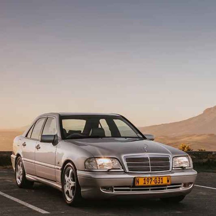 cover art for C-klasse-reisen: Var W202 den første C-klassen eller den siste old-school Mercedesen? Del 2