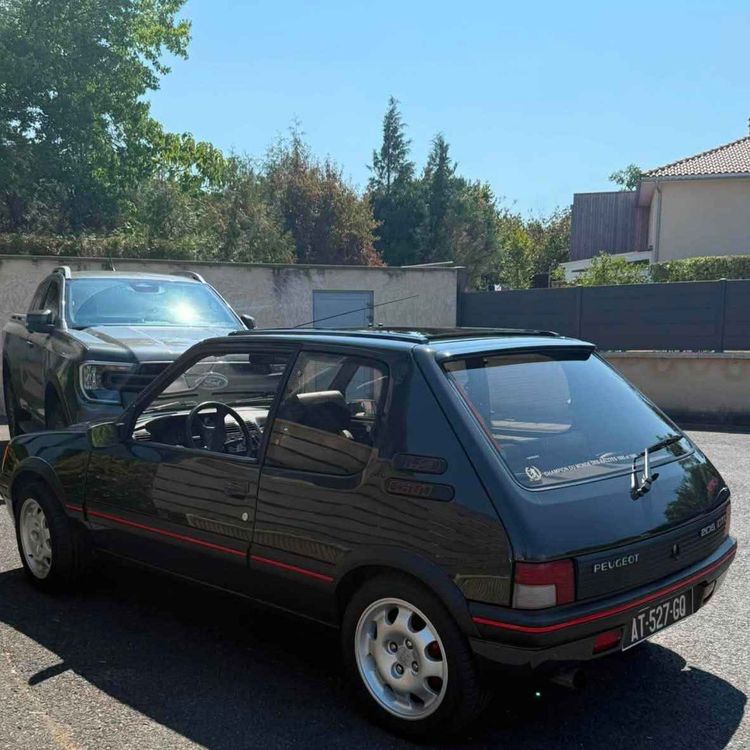 cover art for Kan du leie den billigste elbilen og dra på familieferie i Frankrike?