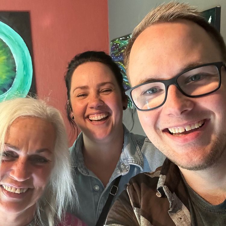 cover art for #17 Mona El-Mesfioui. Heksedama, som lager drama!