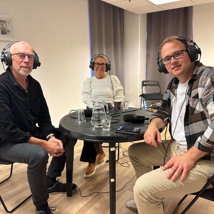 cover art for #18 Diana Svennevig. Fysisk mediumskap!